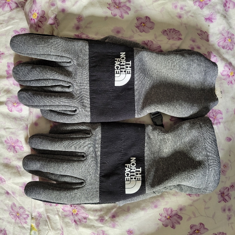 The North Face Women's Size Small Grey & Black Logo Gloves